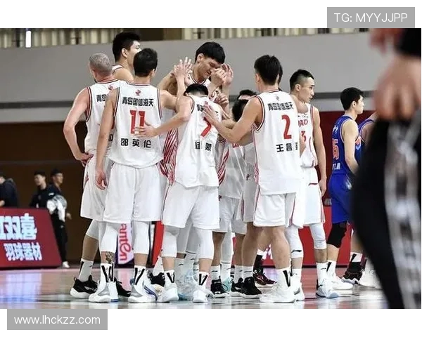 上海篮球队默契配合的秘密与战术分析探讨